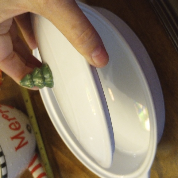 White Stoneware Oval Covered Casserole 🌲 - Picture 5 of 10